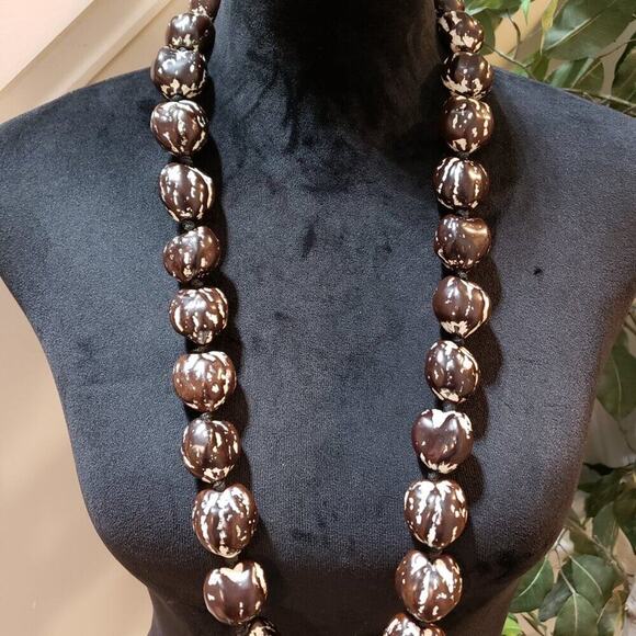 Women Fashion Brown Lumbang Kukui Nut Seed Collar Necklace with Lei Ribbon Clasp - Picture 2 of 6